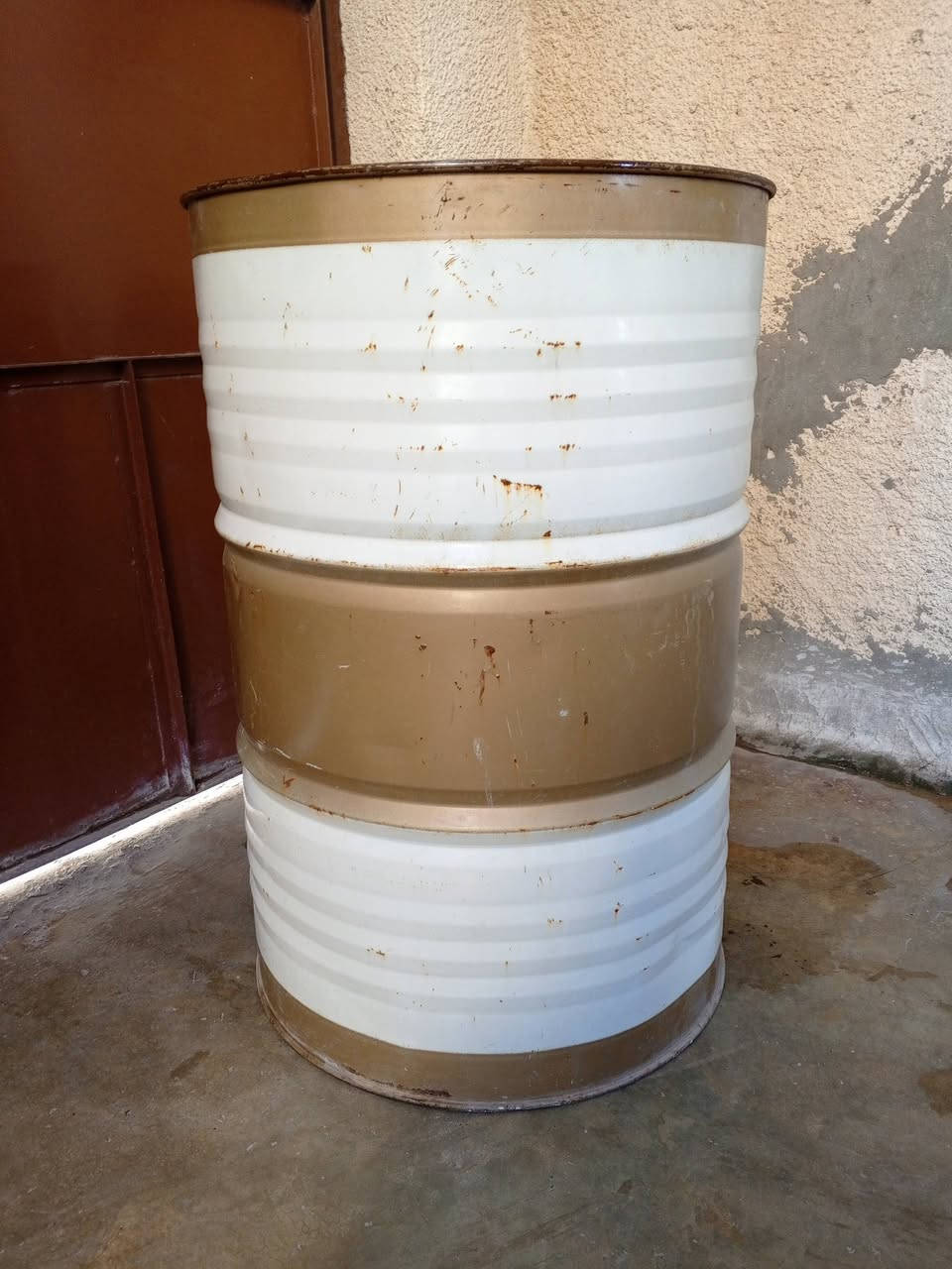 برميل كاز للبيع للاستفسار اتصل على رقم هاتف ***********
