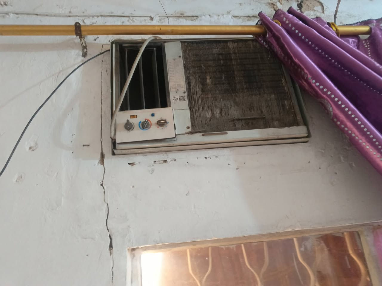 السلام عليكم  مكيف  نوعيه كرافت الابتر نوعيه مضبوطه شرط التبريد ملف نحاس كمبريسر وراديتر تبريده ثلج.   السعر 200   *********** مكاني كربلاء الاطارات
