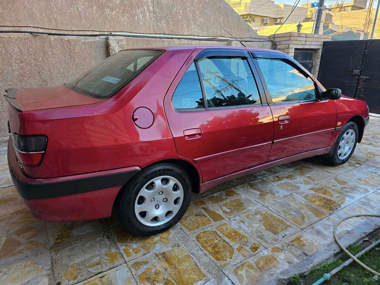 السلام عليكم. بيجو 360 موديل 2001
بدون صبغ عده الدوسه جوه الباب 

مرقمه جاهزه من كلشي 

مكان السيارة بغداد السيدية 

السعر 40 ورقه

للاستفسار الاتصال على

***********
