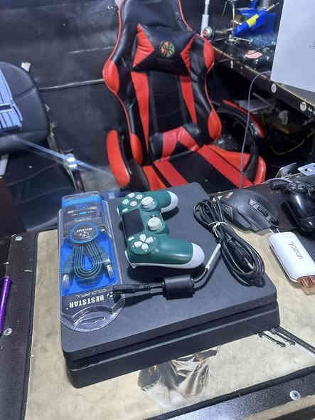 بلي 4سلم جهاز نضافه100/100 كامل ملحقات 👌

ملحقات جوستك+كيبل بور+Hd+حساب 
جهاز لا مفتوح ولا مصلح شرط الضمان 

سعر الجهاز 160 شرط ارخص من الجمله🪓
مكان رمادي شارع السينما رابع فرع يسارا 
مكتب Game stop 
***********
***********
