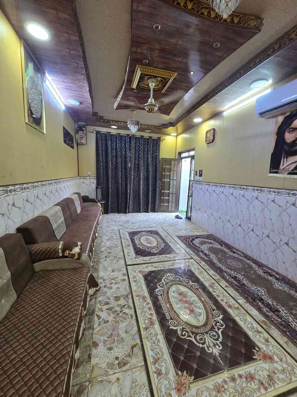 بيت لبيع بشارع المطار الجديد المساحه ١٢٥متر يحتوي على غرف٢ وصاله ومطبخ وستقبال ومكشوفه وصحيات وطارمه السعر ٣٥ وبي مجال للستفسار***********مكتب بركات ام البنين قرب مثلجات سنبله
