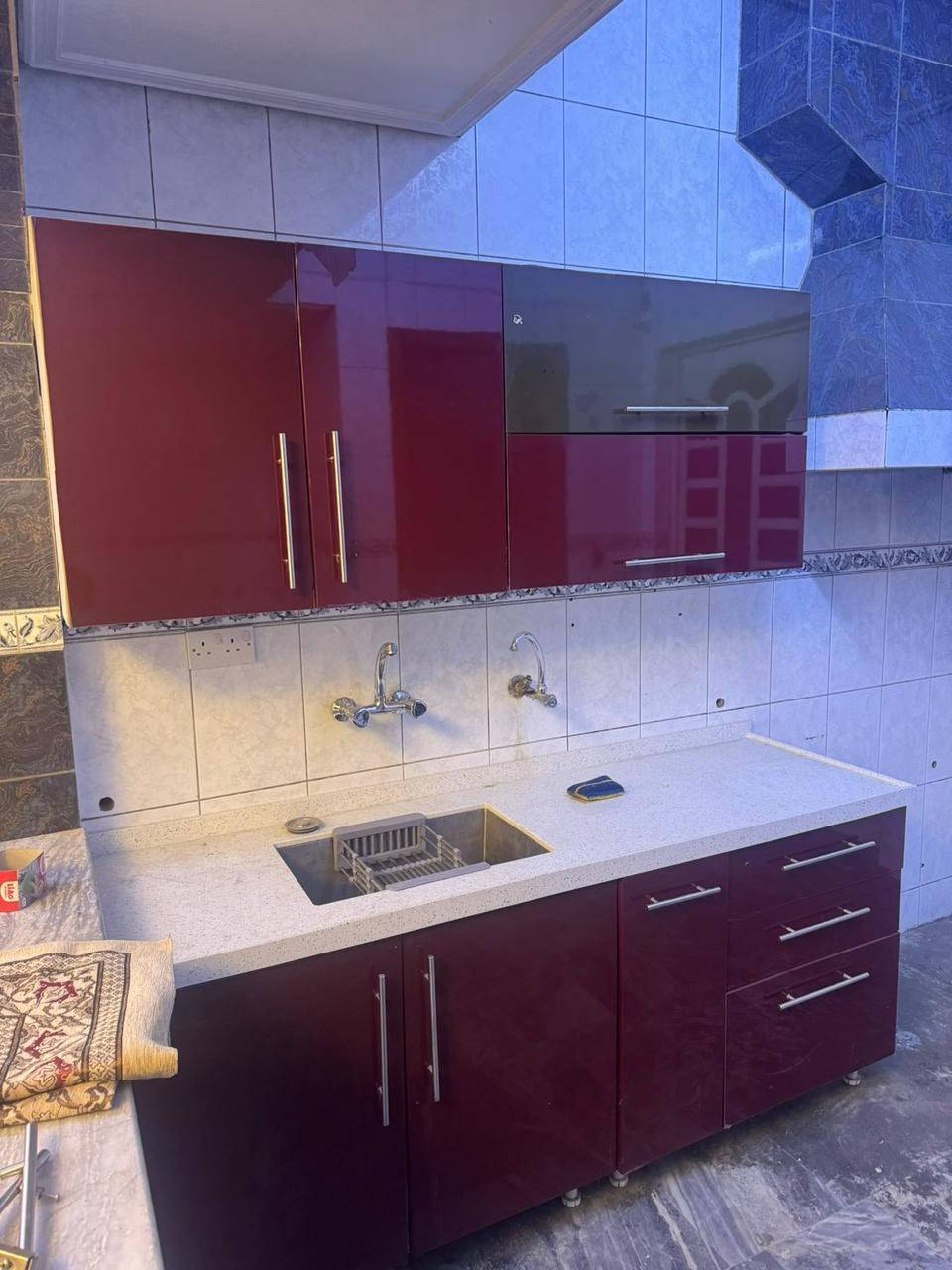 السلام عليكم كاونتر ضخم للبيع واضح بالصورالسعر ٧٠٠ العنوان خلف بانزينخانه البنوك  ***********
