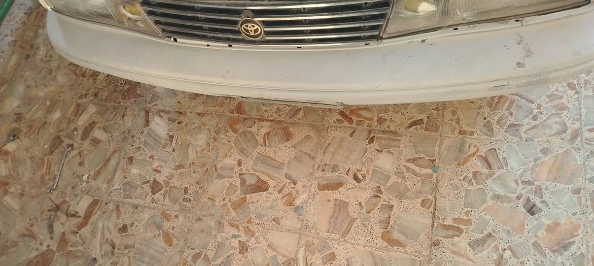 غراض سياره مارك دعاميه و 4بيبان بيهن جام يصعد وينزل والماطورات شغالات ويداته شغالات تلاثه مضروبات اساس وواحد ابيض مكاني نجف ***********
