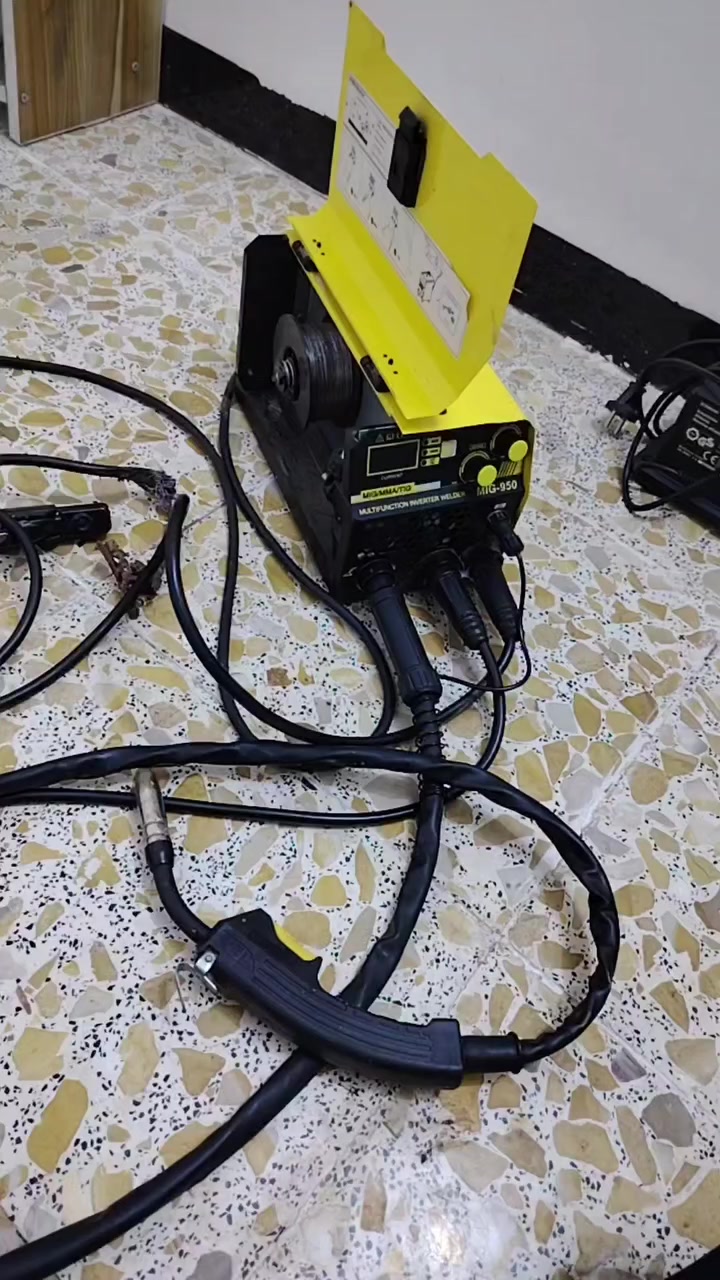 يالله السلام عليكم مكينه ميك ولدن وكاله اوربي مو صيني شرط الشغل وياهه هديه بكرتين لحيم ميك نضيفه كلش شغلهه علشرط السعر 55 وبيهه مجال قليل ***********
