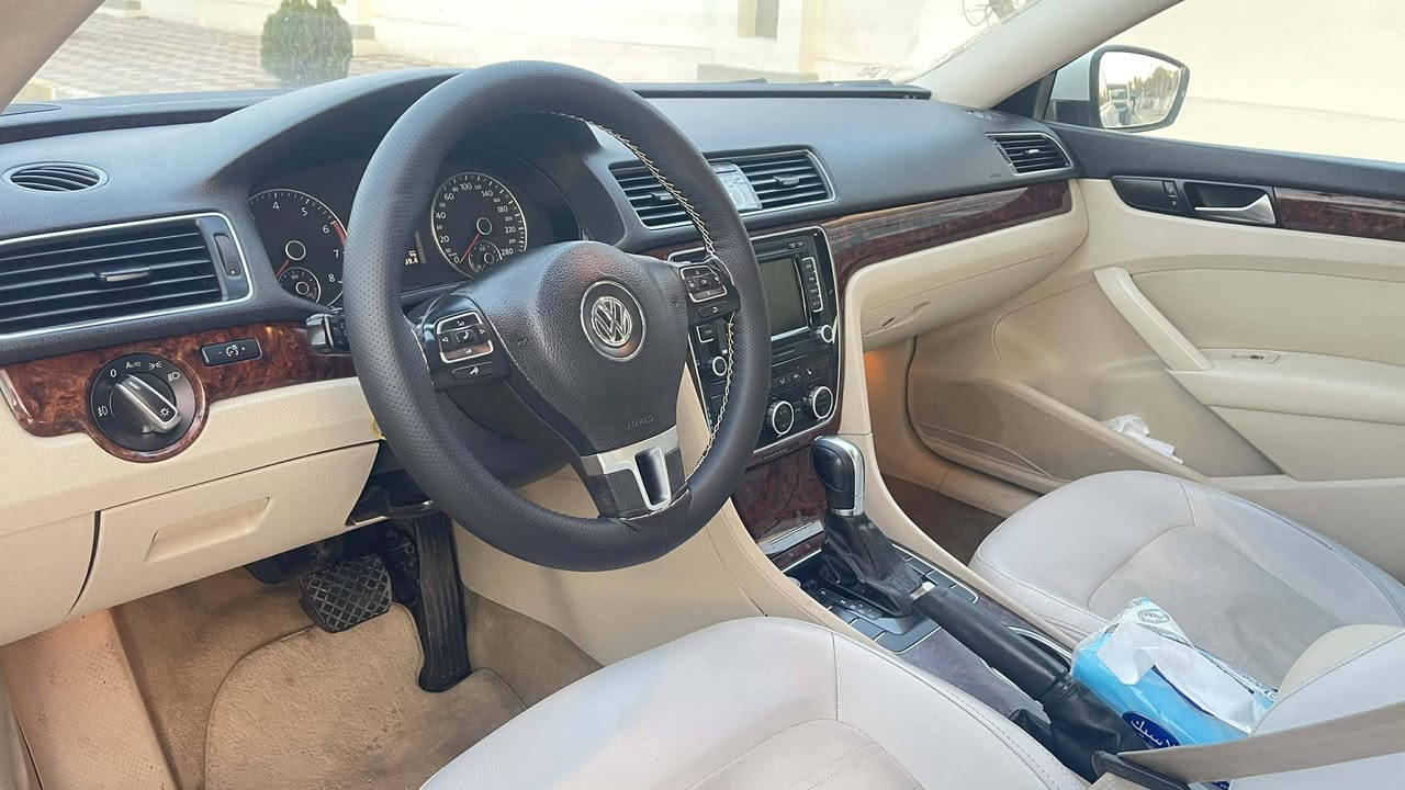 سلام عليكم 
باسات موديل ٢٠١٣ابيض ثلجي
 فول فول مواصفات 
بدون صبغ كلين تايتل
بسمي سنويه جديد 
هزة جديد 
تخم تاير جديد 
تخم صدر جديد 
شراي خابر رقم 
***********
