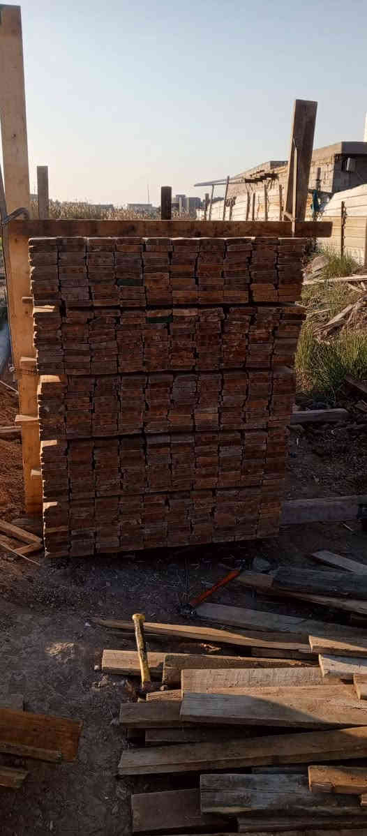 لوح للبيع    جديد   العدد 5مكاعب روسي تارس 23ملم درجة اولى +مكعب سير 3*3العدد مكعب  
مكان حله ‏‪***********‬‏
