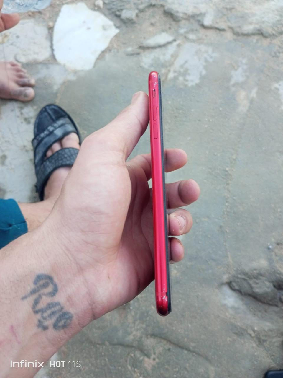 سلام عليكم موبايل ايفون ٨بلاس بدل بطاريه اصليه ٩٠ وضهر مكسر عنوان كربلاء راسلني خاص لو وتساب ***********
