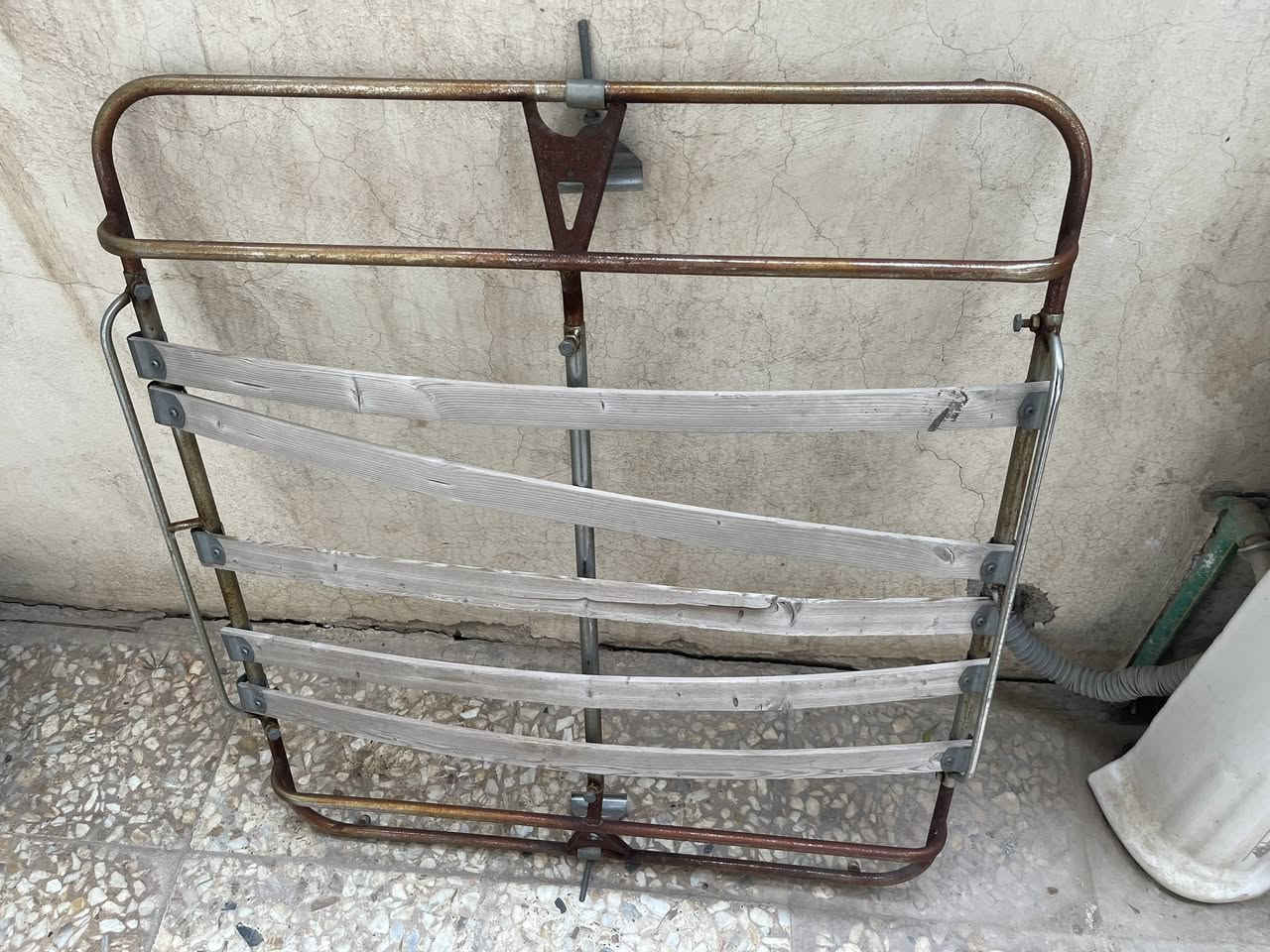 السلام عليكم سيباية للبيع قيم و اخذ كاملة وية الاستيكات مكاني جزيرة بغداد السياحية رقم ***********
