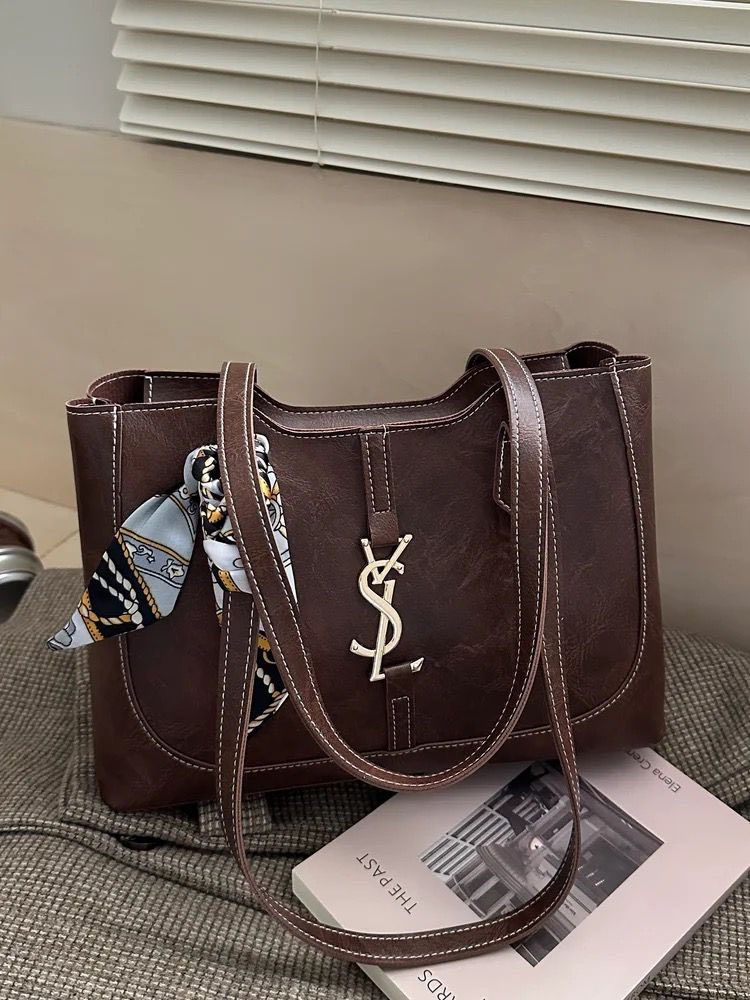 ‏تفاصيل صغيره تصنع الفرق 
جنطه تخلي شكلك فخم ✨🩷


**إذا كنت صاحب هذا الإعلان وتريد حذفه لأي سبب، رجاءا أرسل رسالة إلى الدعم الفني**