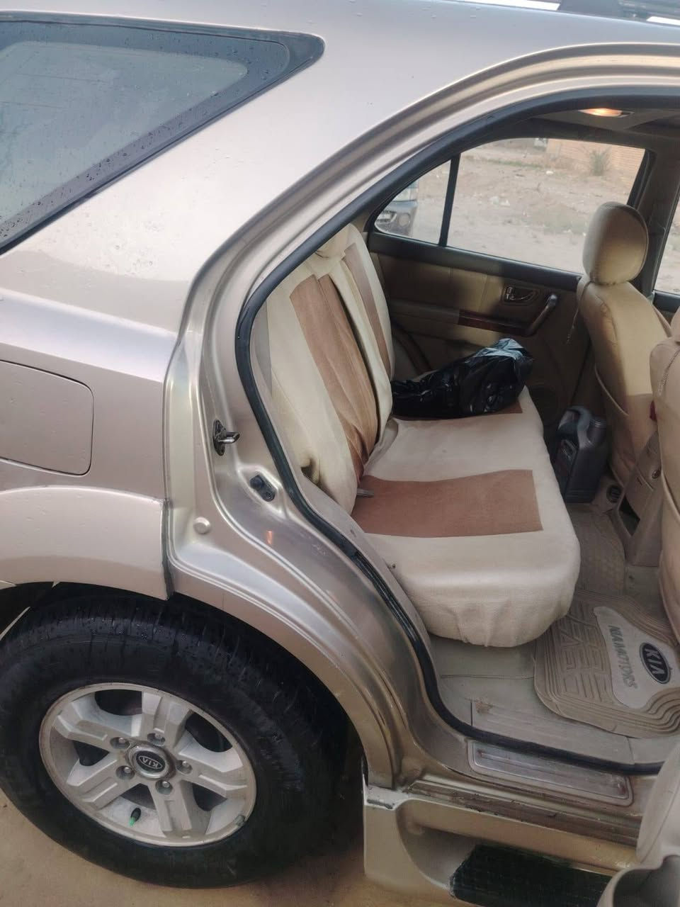سلام عليكم سورنتو 2004 سياره نضيفه كلش مابيه ضربه بيه قطعتين صبغ ابيعلك حزام كير مكينه جدد تبريد 🥶 صدر 90% دواخل غرفه جديده تراي يخبل بيه السياره السياره بلاديه كله مكينه 6سلندر فول موصفات فتحه كشنات كهرباء رقم انكليزي جديد باسم ابنيه بدهوك شوكت ميعجبك تحول او وكاله سياره ترهم بيع او مراوس السعر 72 المكان تاجي سبع البور ***********
