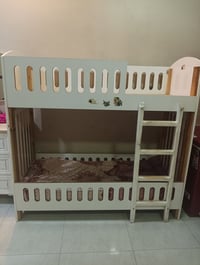 للبيع سرير اولاد خشب طابقين 163× 70 سم  بحالة جيدة  بغداد  07736321799