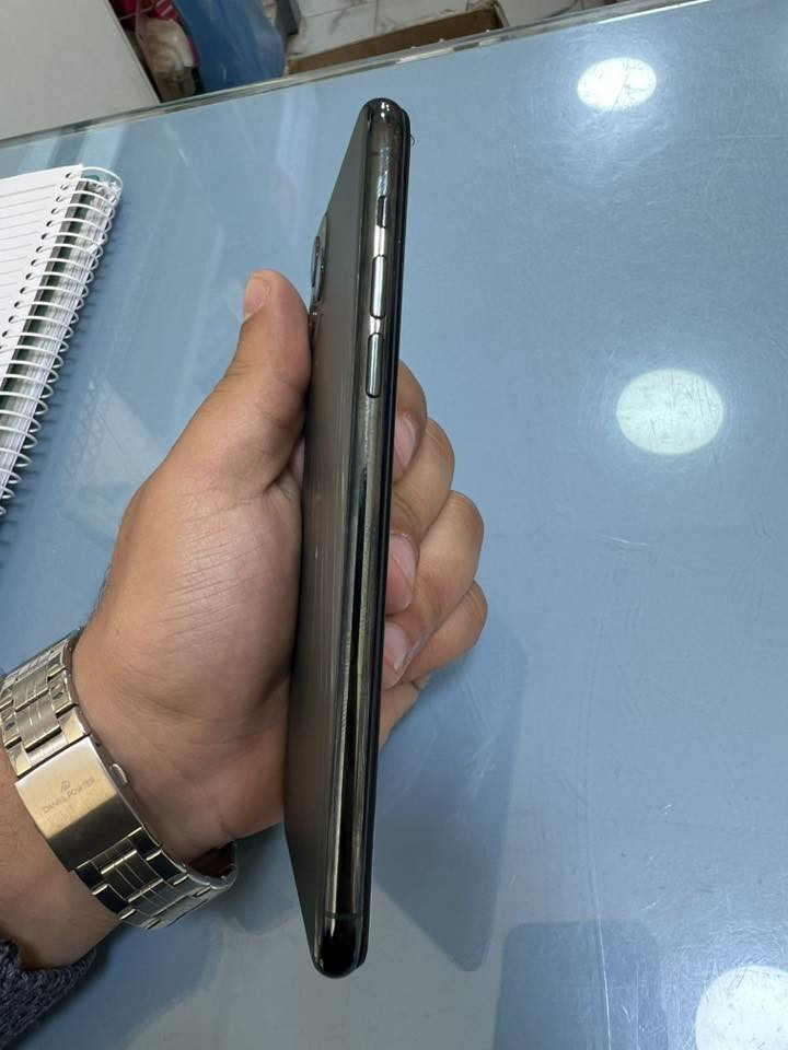 السلام عليكم 11 برو ماكس للبيع مبدل بطاريه100 اصليه فيس ايدي لمس كامره صوت كله شغال بلادي يحتاجله فقط تبديل شاصي السعر 260
للاستفسار واتساب ***********
