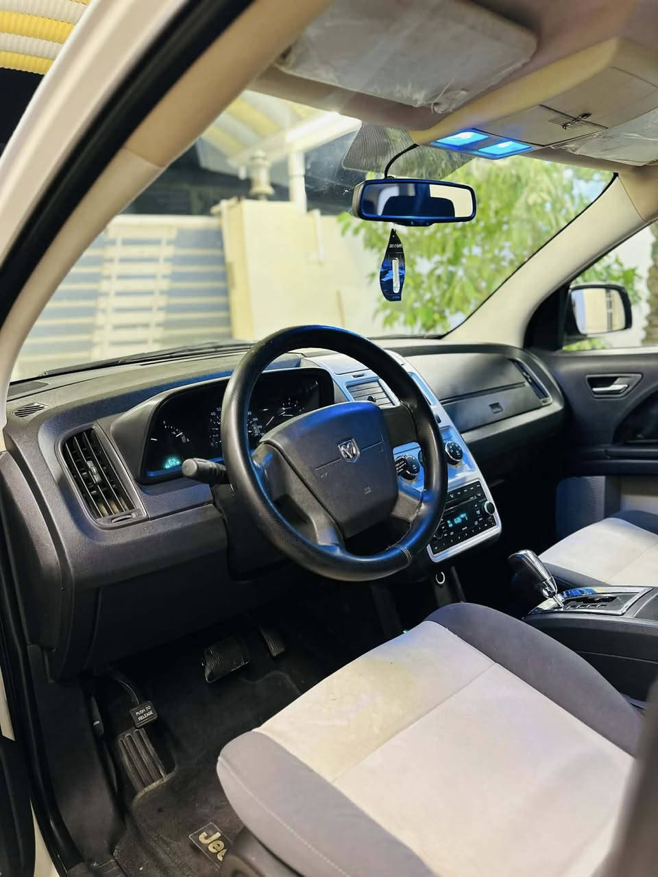 السلام عليكم للمراوس بسياره باخره دوج جورني 2009 سته سلندر 3500 سبعه راكب العنوان بغداد جاهزه السياره***********
