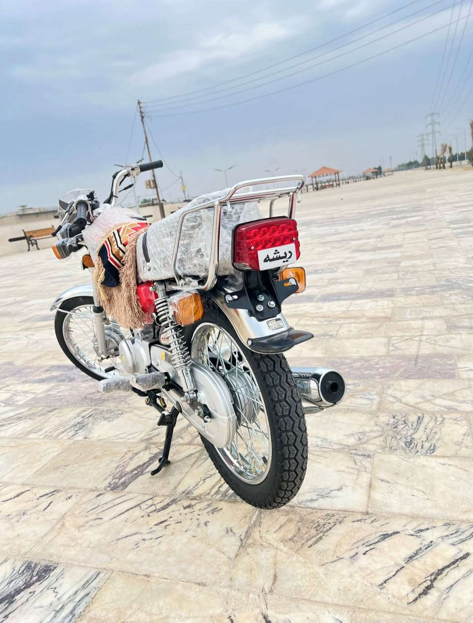 دراجه إيراني البيع أوراق سكنر المكان المجر الكبير سعر مليون وبيها مجال قليل دراجه مكفوله كفاله عامه صارلها شهر من طللعه رقم الاستفسار ***********
