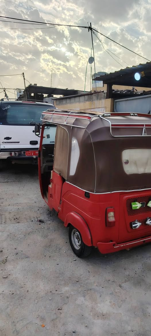 سلام عليكم تكتك باجاج 22 رقم وسنويه شهر 8 كفاله عامه بدي ومكينه جاهزه تخم تاير جبلي مسجل كبل لشارع مابيه اي نقص لسعر9200 وبيه مجال مكاني بصره القبله شارع لبرج ( *********** ) متواجد واتساب وتصال عل خط
