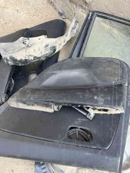 السلام عليكم زوج بوب خلفيه للبيع الباب كامل ماطور وبطانه وجامع كامل للاستفسار ***********
