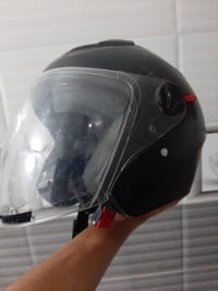 خوذة مستعملة • داخل نظيف ١٠٠٪ • النجف حي النداء