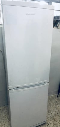 ثلاجه للبيع نوعيه اركيلك نضافته 60 بل مئه شغاله كلشي مابيه اجمد وفريزر...