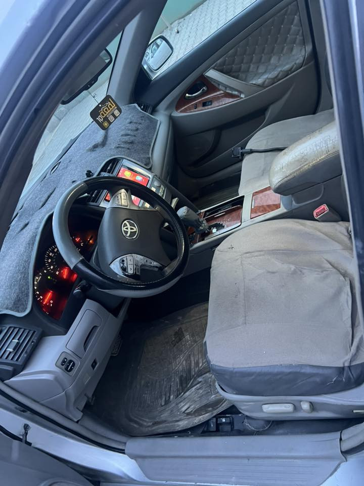 سلام عليكم
للبيع كامري خليجي 2011 سته سلندر 
صبغ جاملغ و بنيد 
سعر 120 
***********
