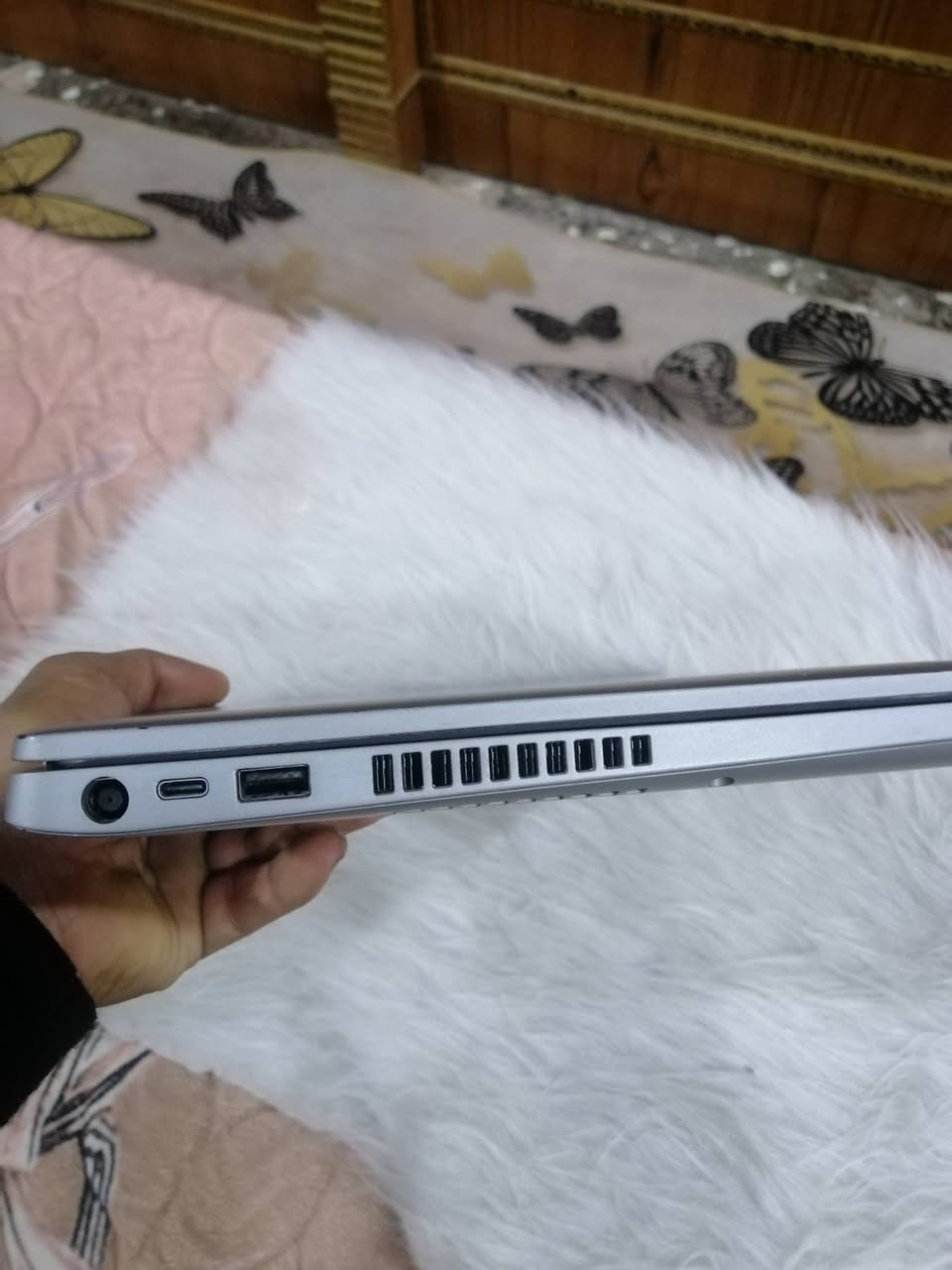 السلام عليكم للبيع لابتوب Dell الجيل العاشر الابتوب جديد مواصفاته كدامك بي عده نوافذ مكان سيم كارت شاشه سلم فول HD فتحه 180 كيبورد ضوئي شحنه يطول اكثر من  5 ساعات
🔹 الرام: 16GB
🔹 الخزن: SSD 256GB
🔹 النظام: Windows 11
السعر: ___325
للتواصل: ___*********** /موجود توصيل لكل محافضات العراق
