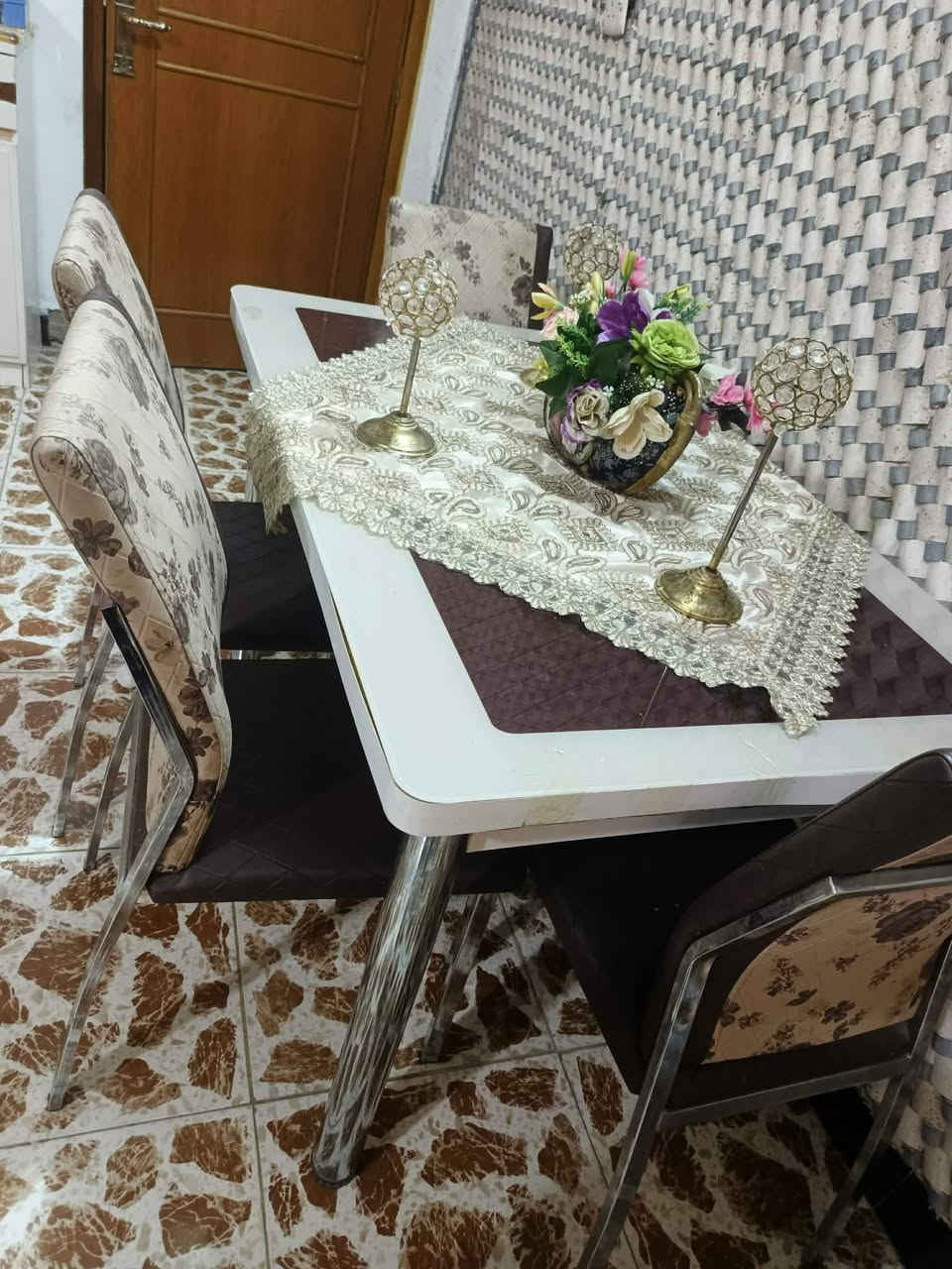 للبيع ميز وكراسي مال اكل كلش حلو ومرتب وميز بلازمه ♥️


**إذا كنت صاحب هذا الإعلان وتريد حذفه لأي سبب، رجاءا أرسل رسالة إلى الدعم الفني**