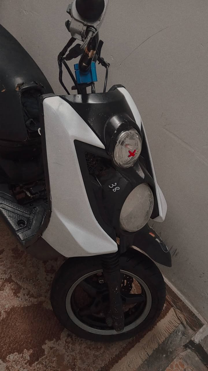 السلام عليكم
شباب دراجة سڪنس جبلي 
نضيفة دراجة جاهزة كهربائيات كاملة بيهة نواقص بسيطة سلف نكرة بكل وكت دراجة كابريتر  
سعر 700 او بيهة مجال  للشراي اتصل واني بخدمتك *********** مڪاني بغداد الحسينية مال راشدية
