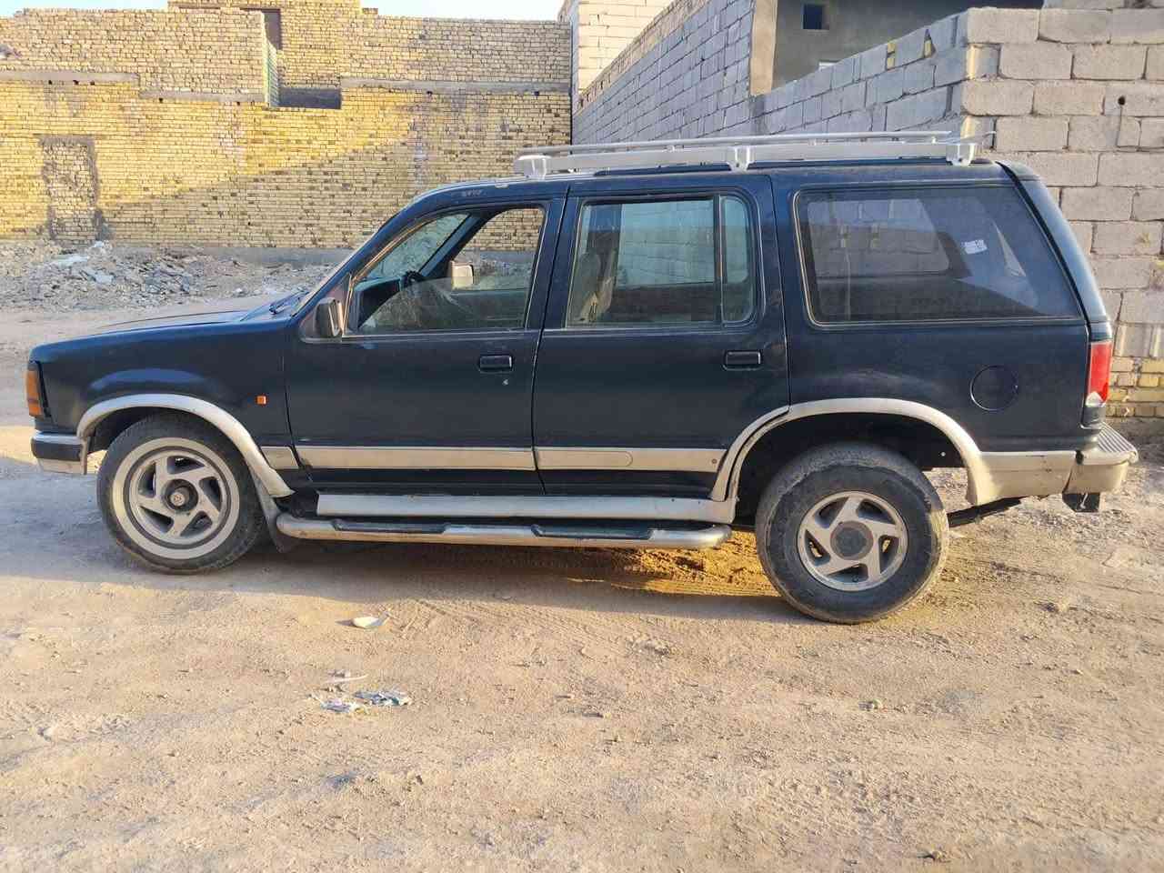 السلام عليكم 
سيارة فورد 
موديل 1993/ قادسيه
سنويه تنتهي ب 2028
مداور ثاني يوم
عنوان ناصريه /كناهرة
سعر 22

رقم ***********

