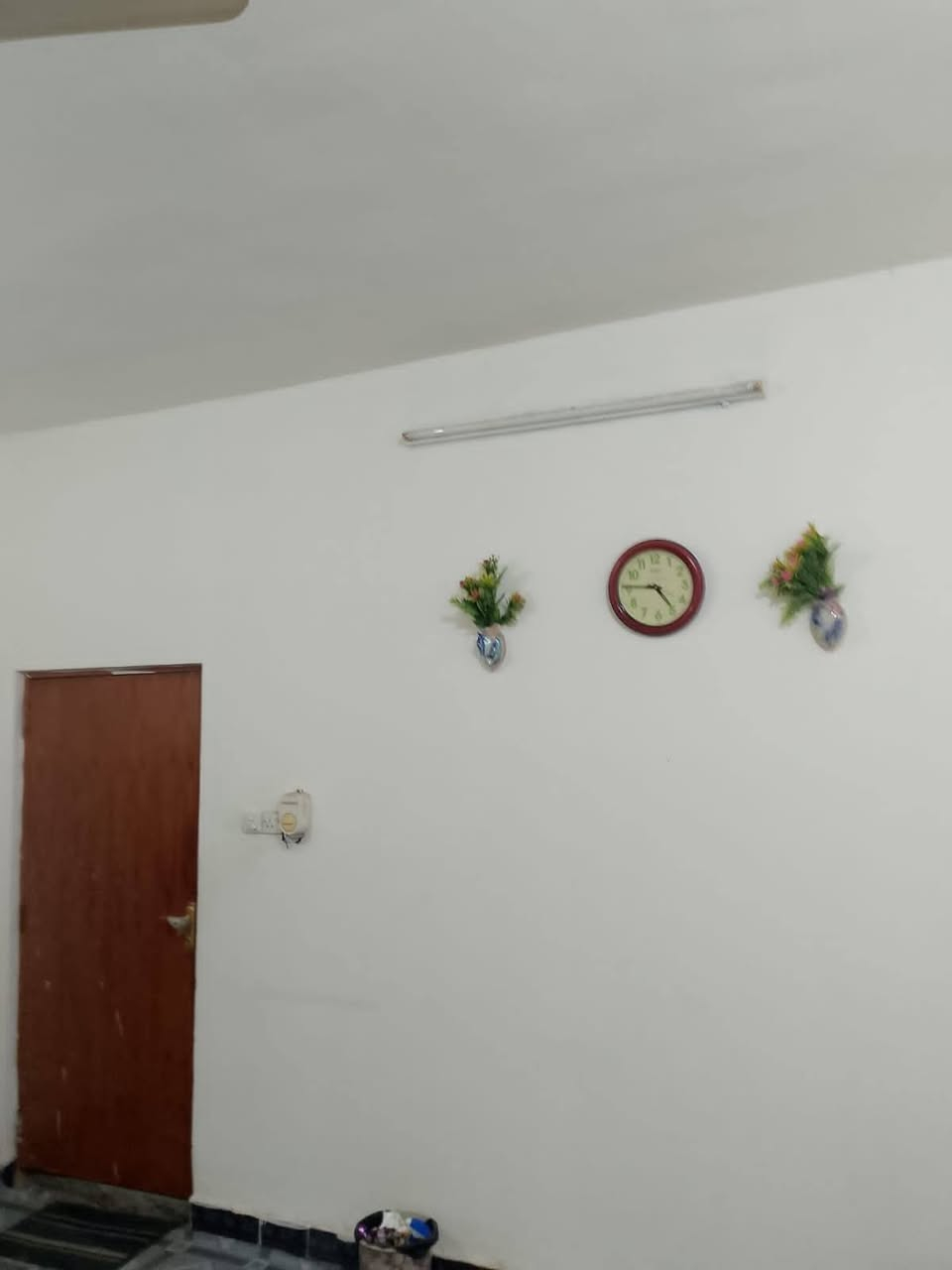 🏠 للبيع – بيت سكني
📐 المساحة: 250 متر
📃 السند: 25 زراعي
🧱 يتكون من:
• مطبخ
• صحيات
• عدد (2) غرفة نوم
• هول
📍 الموقع:
المصلحية – بداية طريق سامي السلمان من جهة اليمين
📌 قريب جداً من الشارع الرئيسي
💰 السعر المطلوب: 80 مليون دينار عراقي
🔄 قابل للتفاوض (بي مجال)
📞 للاستفسار الاتصال على:
📲 ***********
📲 ***********
🏢 أو مراجعة مقر المكتب:
العبايجي – المصلحية – مقابل شارع البحطاب
