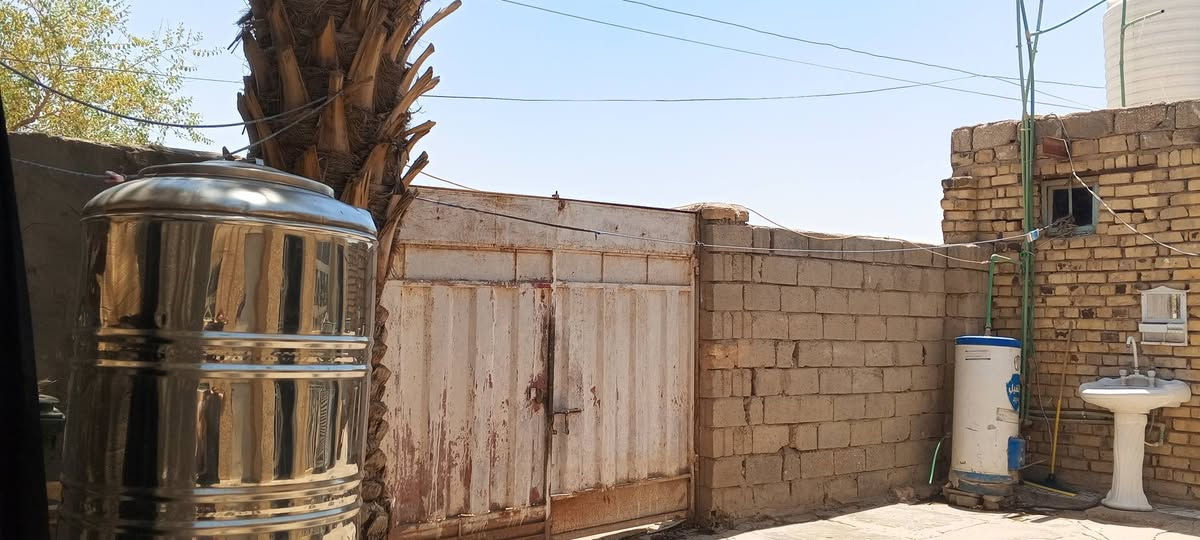 بيت للبيع تجاوز حي الزهراء قرب مدرسه جبل عامل يم البزل يحتوي على صاله وثلاث غرف وستقبال خارجي ومطبخ خارجي وصحيات خارجيه مساحه ٢٥٠ متر
السعر ٣٠ 
الاتصال على ***********
بيت للبيع تجاوز حي الزهراء قرب مدرسه جبل عامل يم البزل يحتوي على صاله وثلاث غرف وستقبال خارجي ومطبخ خارجي وصحيات خارجيه مساحه ٢٥٠ متر
