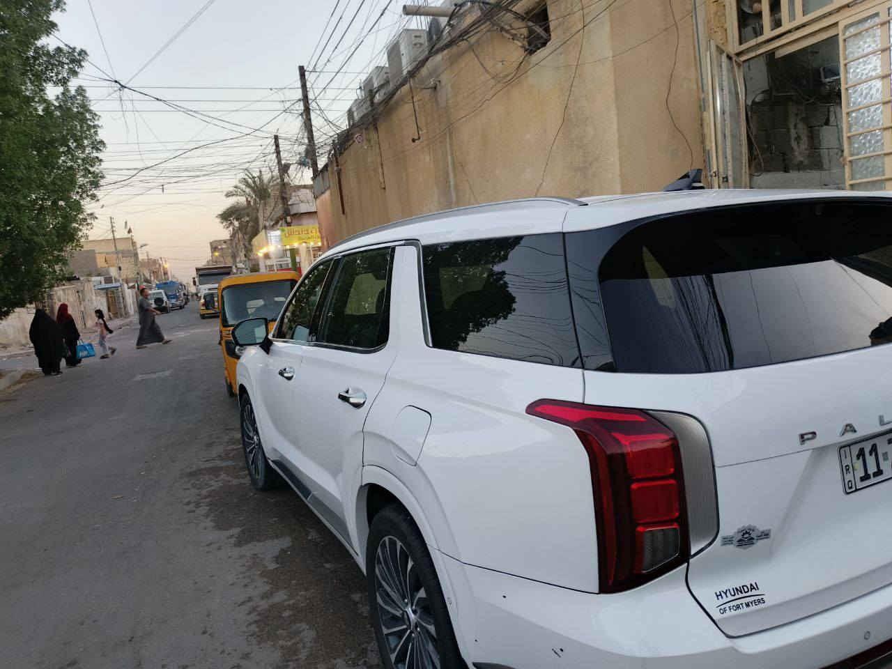 بلسايد موديل 2023 لون أبيض فول مواصفات 
فول مواصفات اعلى فئه بيهن 
- رقم بغداد بسمي
 - شاشة عرض(داتا شو)
- المحرك   v6    3.8 <كير ومحرك مكفول
- بصمة تشغيل + بصمة ابواب +تشغيل عن بعد
- بانوراما سقف اسود كنتاره
 -فتحة سقف عدد ٢
 -سماعات من شركة هارمن كاردن  
 -رادار امامي  + خلفي+رادار جانبي  
 -حساسات امامي + خلفي 
 -  كامرات عدد 4  360 درجة  
 -  كشنات كهربائي تدفئة وتبريد خزن ميموري 
 - كشنات جلد اسود ملكي+٧ راكب قلاب كهرابائي 
 - انارة داخليه (محيطيه) + انارة دشبول لد 
 - بردات جانبية
 - تبريد مركزي امامي + خلفي منفصل التحكم
 -تحكم ستيرن + شفتات
 - تدفئة ستيرن 
 - مرايا هيتر + تعتيم 
 - صندوق كهربائي شفط
 - وضعيات قيادة  (5) فورويل 4X4
 - ويل كب حجم  ٢٠ 
 - اوتو هولد + نقطة عمياء 
 - سايد بريك بصمة + مثبت سرعة
 - شحن لاسلكي 
 - إشارات بالمرايا  + إشارات جانبيه
 - اوتو بريك 
 - تحديد مسار
 -شاشة ديجتال كبيرة
 -تشغيل عن بعد .
 - دفع رباعي
 - نظام مانع انزلاق 
 - نظام نزول منحدرات 
كشنات Vip منفصل 
 والكثير من المواصفات لم تذكر بعد .
 بكاني بغداد  
 الرقم ***********
