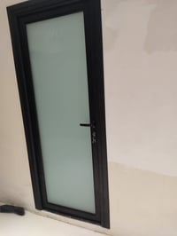 باب الحمام • زجاج صبلي