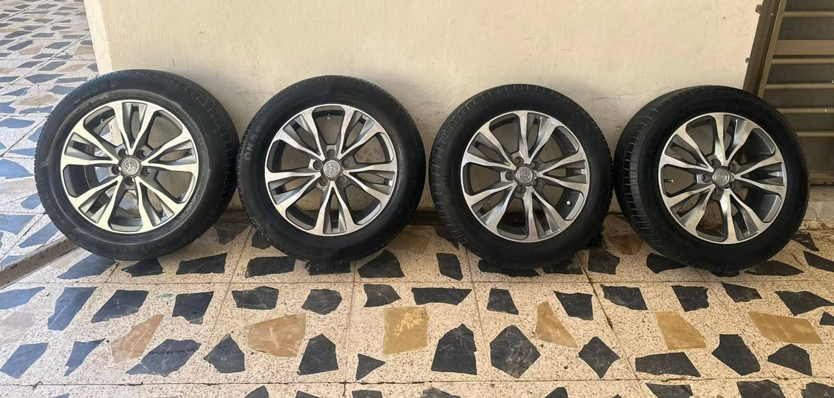 سلام عليكم ويل كب حجم 16 نضيفات كلش تايرات صاله شهر من شادهن لبيع او مراوس ويل كب 17 حسب قناعه ***********
