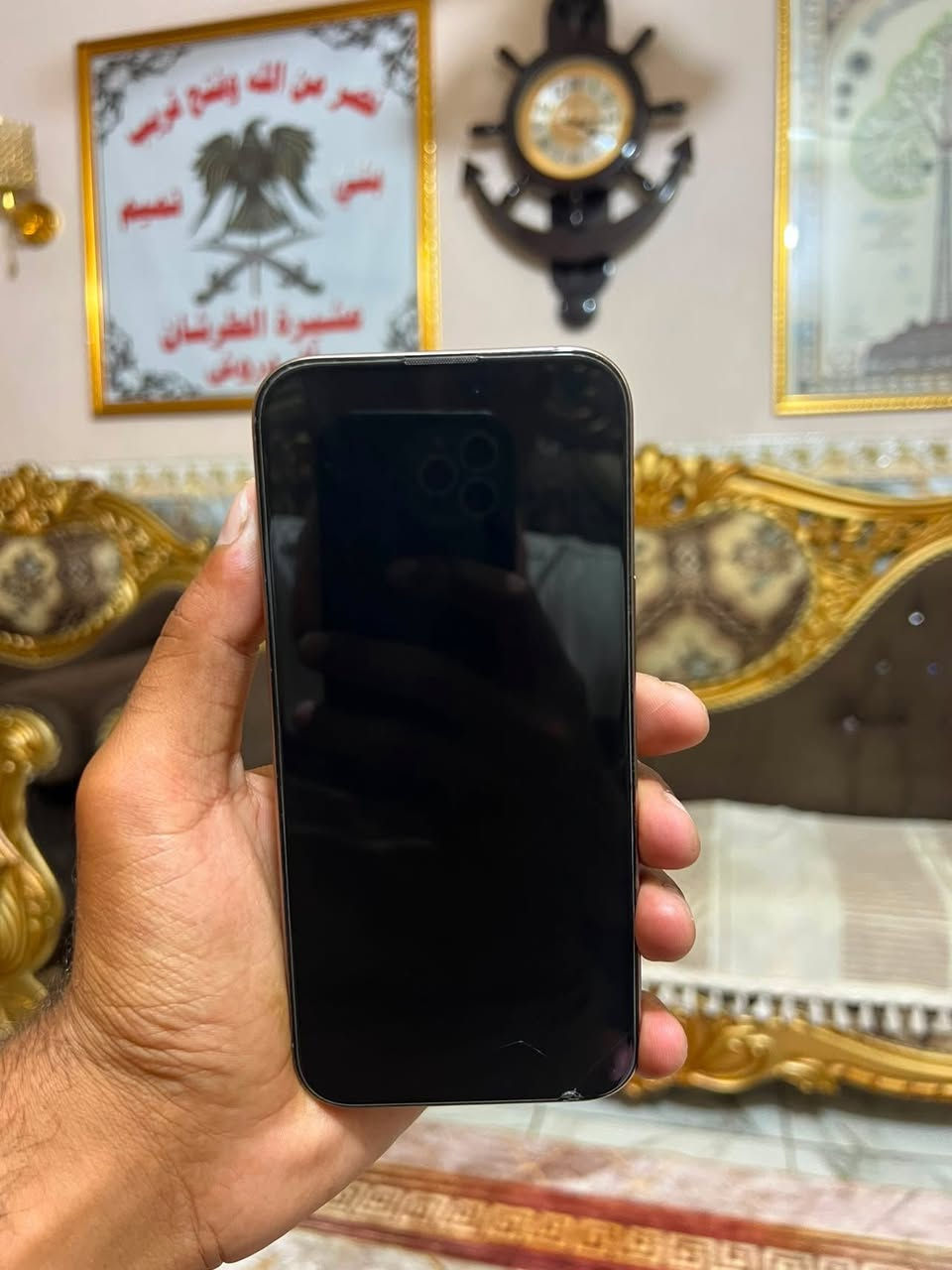 السلام عليكم ايفون 16 برو ماكس
ذاكره 256 
بطاريه 98 دورات شحن 270 
نظافه 100/100 
كارتونه وكيبل الاصلي كامل ملحقات 
السعر 1300 مكاني بغداد البياع حي الاعلام 
*********** واتساب
