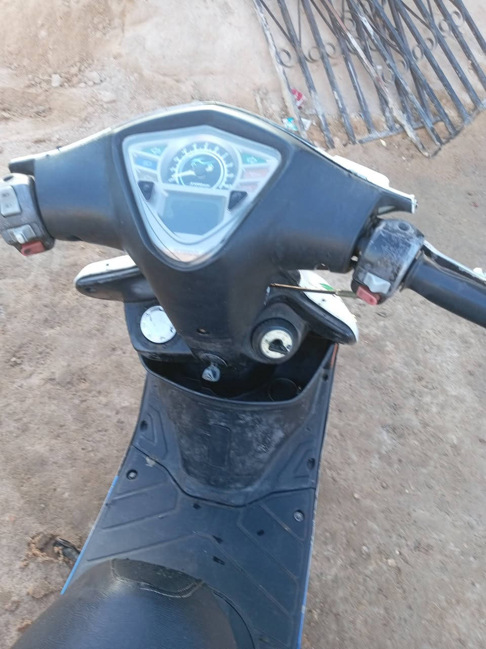 السلام عليكم شباب دراجة ماكس ثعلب للبيع السعر ٤٠٠ بيهة مجال هاذا رقمي *********** الشراي يتصل عنوان بغداد حي العامل
