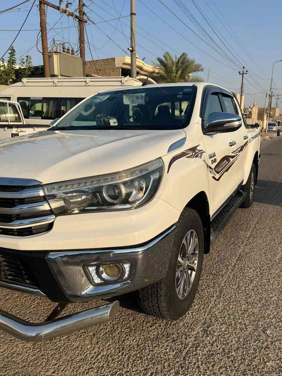 🛑 إعلان بيع: تويوتا هايلوكس (بيك إب) موديل 2020 🛑
المواصفات العامة:
 النوع: تويوتا هايلوكس (بيك إب).
 الموديل: 2020.
 المحرك: محرك جديد (ديزل/كاز)، جاهز وبحالة ممتازة جداً.
 المسافة المقطوعة: 173 ألف كم (حقيقي بشرط الفحص).
 الرقم: رقم مميز.
✨ المواصفات والاضافات (فول مواصفات):
 وضعيات القيادة: نظام الاقتصادي (ECO Mode) + نظام القوة (Power Mode).
 نظام القيادة: مثبت سرعة (Cruise Control).
 الشاشة: شاشة كبيرة الحجم تدعم كامل المزايا.
 الإضاءة: لايت عدسة زينون (بوجكترات مميزة).
🛠 حالة البودي (الهيكل):
 السيارة بحالة ممتازة جداً، توجد ضربة خفيفة بالبنيد ومصلحة (بارد) بدون صبغ وبشكل نظيف جداً.
💵 السعر والاتصال:
 السعر المطلوب: 270 ورقة ($27,000) وبيه مجال طيب للشراي الجاد.
***********
