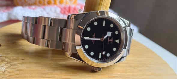 السلام عليكم ساعات اوتوماتيك جديد ومستخدم للبيع باسعار مناسبة كلمن وسعره التواصل خاص او على الرقم *********** يوجد توصيل .
