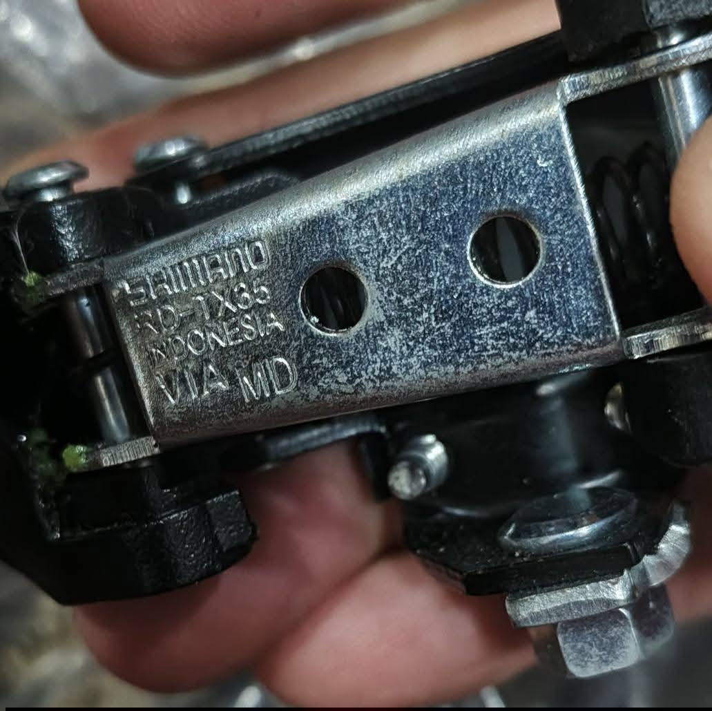 عكرب شيمانو أصلي  جديد ما مستخدم
كلو مختم صناعة إندونيسيا
السعر 25000 دينار 
مكان موصل أيسر


**إذا كنت صاحب هذا الإعلان وتريد حذفه لأي سبب، رجاءا أرسل رسالة إلى الدعم الفني**