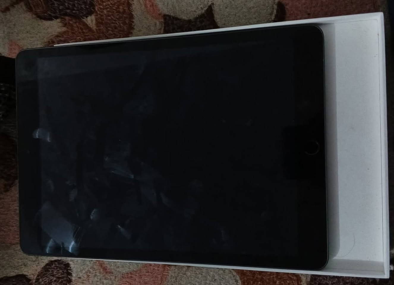 ايباد 9 نضيف كلش جهاز لاامصلح ولامفتوح ابداً مكفول بطاريه 94 وصل شراء موجود عندي نضافه 99/100 ابو الخصيب .
***********
