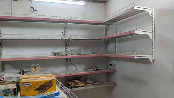 سلام عليكم  رفوف للبيع مكاني بغداد العدد ٢١ رف قياس متر وعشرين  و٤ رفوف قياس متر و٢٥  و١٠ رفوف قياس متر السعر عل خاص او اتصل ***********
