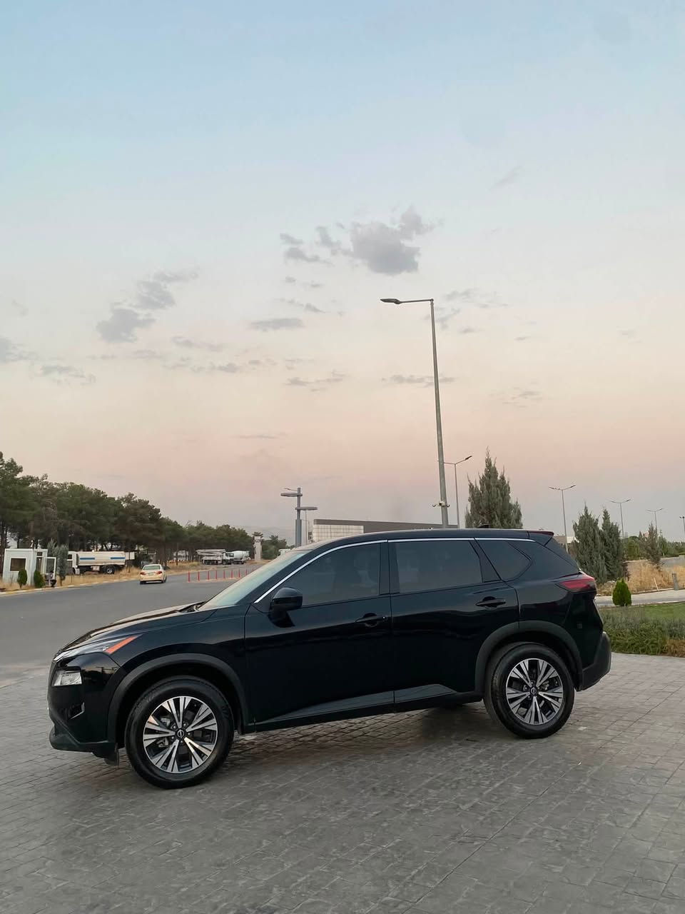 نيسان روگ موديل 2023 SV
سه نه وي تازه يه تا 2030 گيرو مه كينه ي به شه رت نه كراوه ته وه پيش و دواي كه پسه و ده عمي نيه ئه ر باكي هيجي نه ته قيوه دوو درگاي گوراوه به بيلاد  ناو درگايه كي كه مي بوياخي هه يه 
 گير شه فت و سوكان شاشه گه وره يه  ئاوينه راداره ته حه كوماتي كاملي سه ر سوكانه  كامل لايت زينونه ناوي زور جوان و تازه يه
ته نها ٢٠ هه زار روشتوه هيج مه سره فيكي تيا نيه 
سعري 127گه  لاو مه جاليكي كه م له سليمانيه
***********
***********
