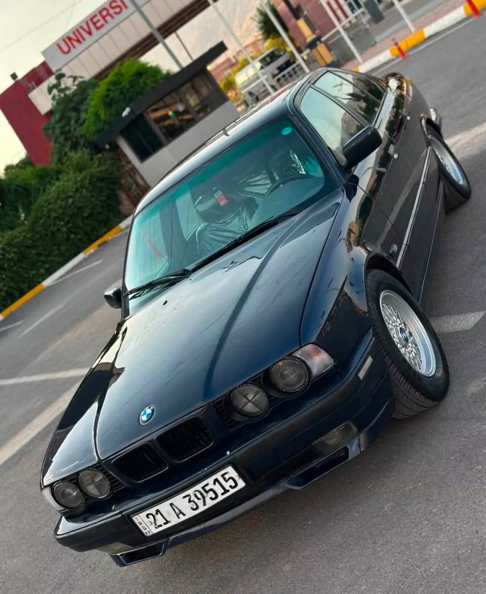 BMW e34 525iA 1995
سڵاو هاورێیان ئەم سەیاره بۆفڕۆشتن 525بیلاد تۆماتیک مۆدیلی 1995جە گێڕو مەکینەو کارەبایەتی بەشەرت ڕەنگی نیلی عام بۆیاخ بێ لێدران چوارتایەو ویلی حەسیری لۆکی لە ژێرە
ABS کوشنجڵد تەلەفونی بیلادی دەبڵ ئێرباگ ناوفۆرمیکا چوارجام کارە با  
Mپێش گەورە دەحامی
 بەناوكردن  وەکالەو خرامە و هەموو شتێکی بە شەرتە 
شوێن سلیمانی  ***********
