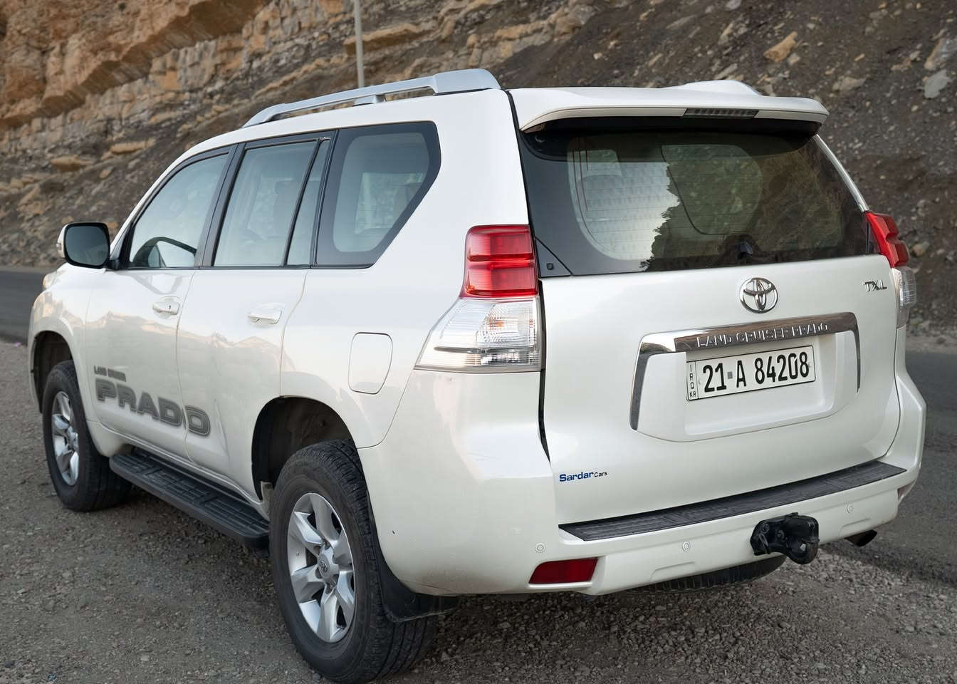 تۆیۆتا پڕادۆ ٢٠١٠ 
Toyota prado 2010 TXL

پڕادۆ چوارپستۆن سپی سەدەفی بێ بۆیاخ، بێ دەعم. یەک پەڵە کارت و یەک پەڵە کارتی بچووکی هەیە. مەکینە و گێڕ بێعەیب تەنها کراوەتەوە. ٢٧٠ هەزار ڕۆشتووە.
- تایەی تازه 
- تەحەکوماتی سەر سوکان
- کوشنەکانی نەدڕاون 
- هەموو شتەکانی بیلادین 
- سەلاجە
- سێ ڕیز کوشنە
- دوو زۆن تەبرید
- ئاوێنە شەفت 
- دەبڵ ئەکسل
- تەبرید مەرکەزی

سەیارەکە بەناوی خۆمانەوەیە و تا ساڵی ٢٠٢٧ تازەیە. 
*********** السليمانية, العراق
