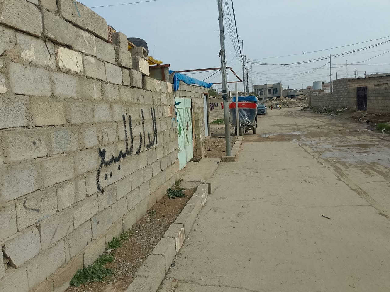 بيت تجاوزللبيع غرفتين اوهول اومطبخ اوصحيات خارجيه اوداخليه مساحه 200شارع عريض حي العسكري شركة طارق شراي اتصل علرقم مكلف بلنشرلااتعلق***********
