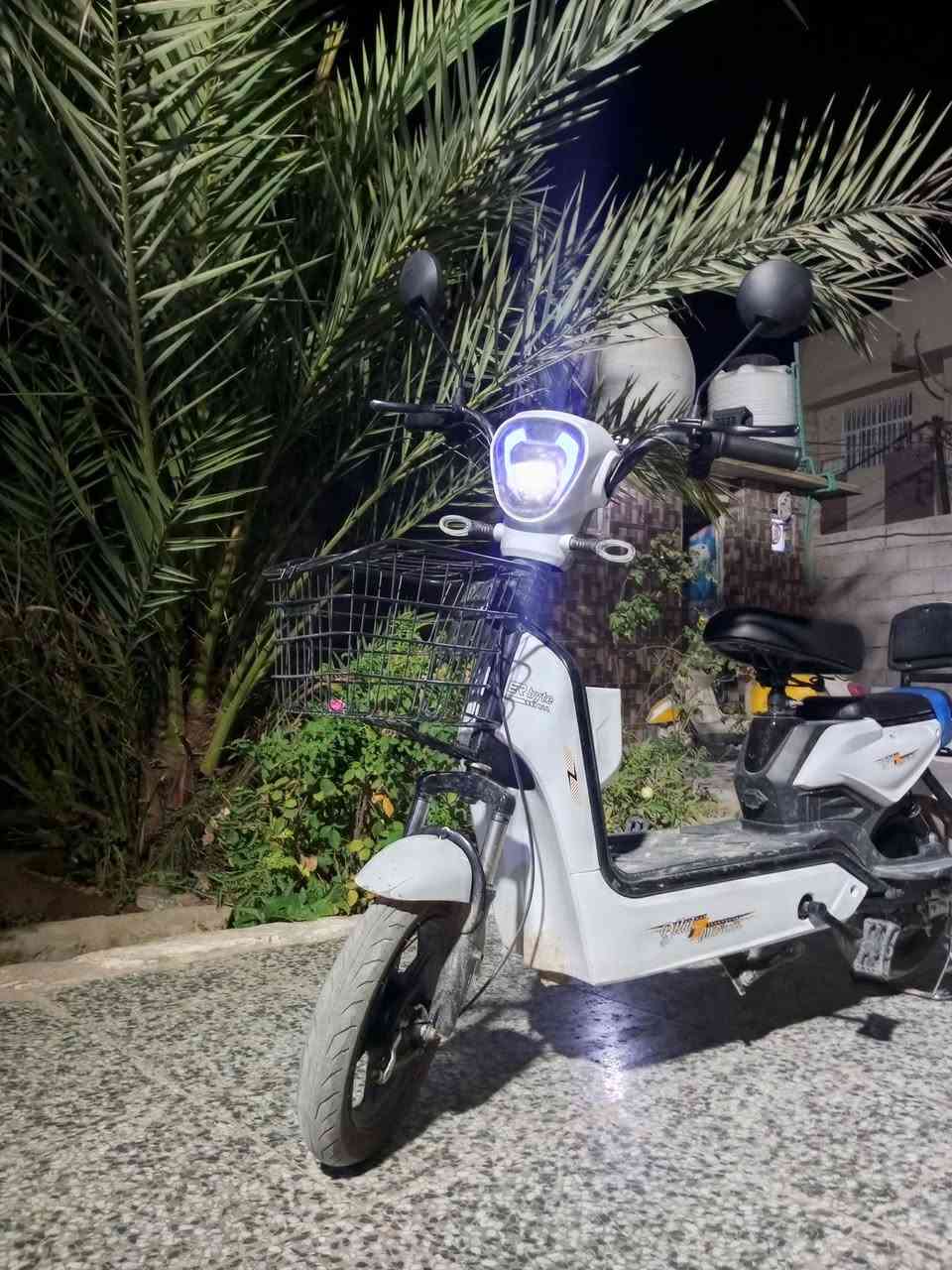 السلام عليكم
بايسكل شحن جديد استخدام قليل 

مكانه كربلاء المقدسه الشبانات 

سعره 325 و بي مجال 

***********
