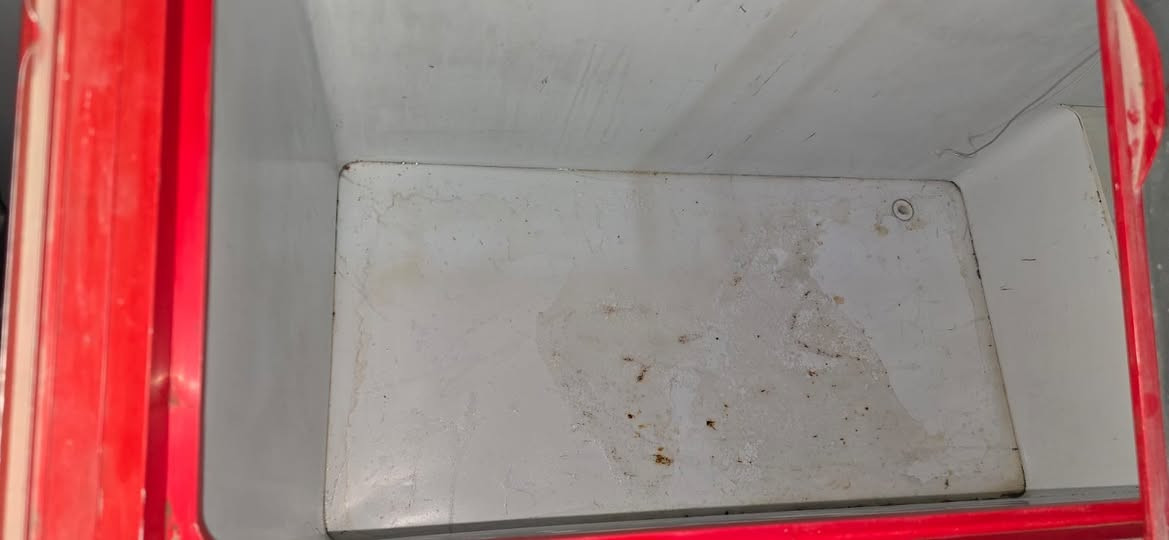 السلام عليكم للبيع تصفية محل
مجمدة عارضة بدون اي عيب سعر 175 الف .
سنك مرمر طول ٢ متر بي ٤ نرمادات مال باب مزنجرة تتبدل النرمادة ب ٥٠٠ فقط نظافتة فول سعرة  175 . 
للتواصل 
*********** / واتساب
