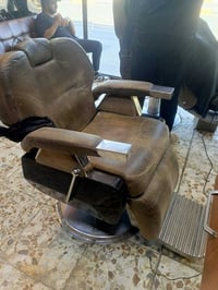 كراسي حلاقة عدد 2 للبيع نضاف سعر كرسي 100 مكاني الدورة رقمي 0776163064...