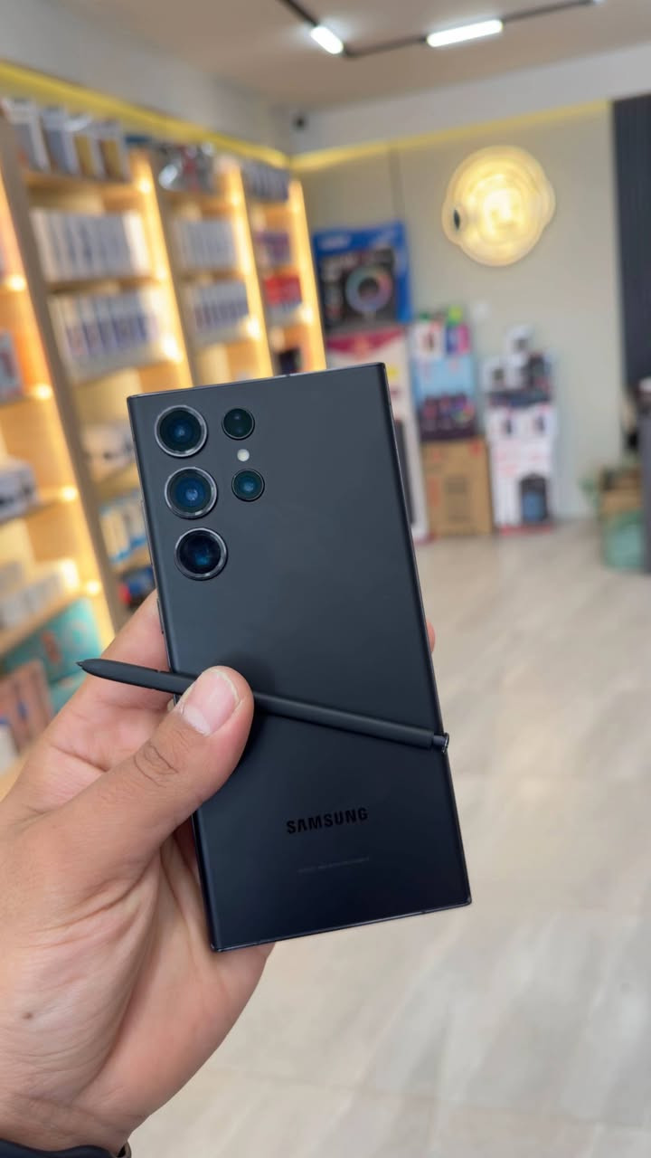 Samsung S23 Ultra 🩶
جهاز كلش نظيف مع الكارتون
الذاكرة 256GB 🥰
الرام 12GB 😍
المعالج Snapdragon 8 Gen 2❤️‍🔥
كاميرا 200 ميجابكسل 🔥
البطارية 5000 مللي أمبير 
شاشة مقوصة 
بصمة بالشاشة
دبل سيم  
قلم شغال 
جهاز غني عن التعريف
السعر 700 الف فقط 
المكان النجف الاشرف 
البراكية شارع مطار القديم 
للاستفسار 
***********
