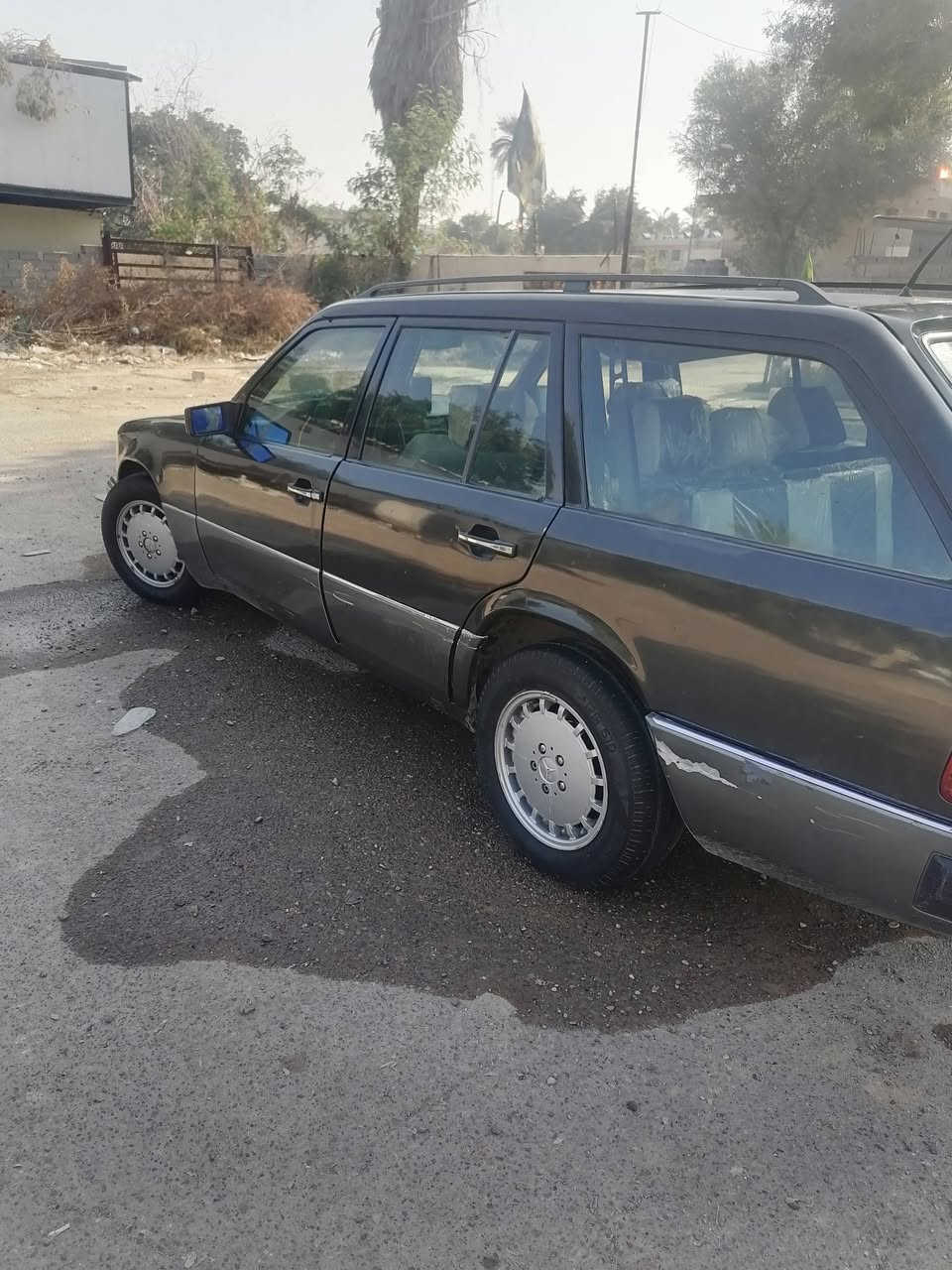 السلام عليكم مارسيدس دب استيشن موديل 91 رقم بغداد بئسمي عنواني بغداد حسينيه مال راشديه سياره جاهزه من كلشي محور مكينه فيفيتي ام البطل كير مكينه مال حاويه جدد تبريد شغال بيه سبلت خلفي تدفئه شغاله كهربايات كله شغاله عده الكيلو متر ميشتغل ولباقي كله شغاله سياره مصبوغه صبغ قديم سنتر لك بلادي شغال بيه شاشه ومسجل سياره كامله ماتصرف عليه شي بصيط اروس بدب او رئسي حسب النضافه بيع ابيع 50 وهاذا رقمي ***********
