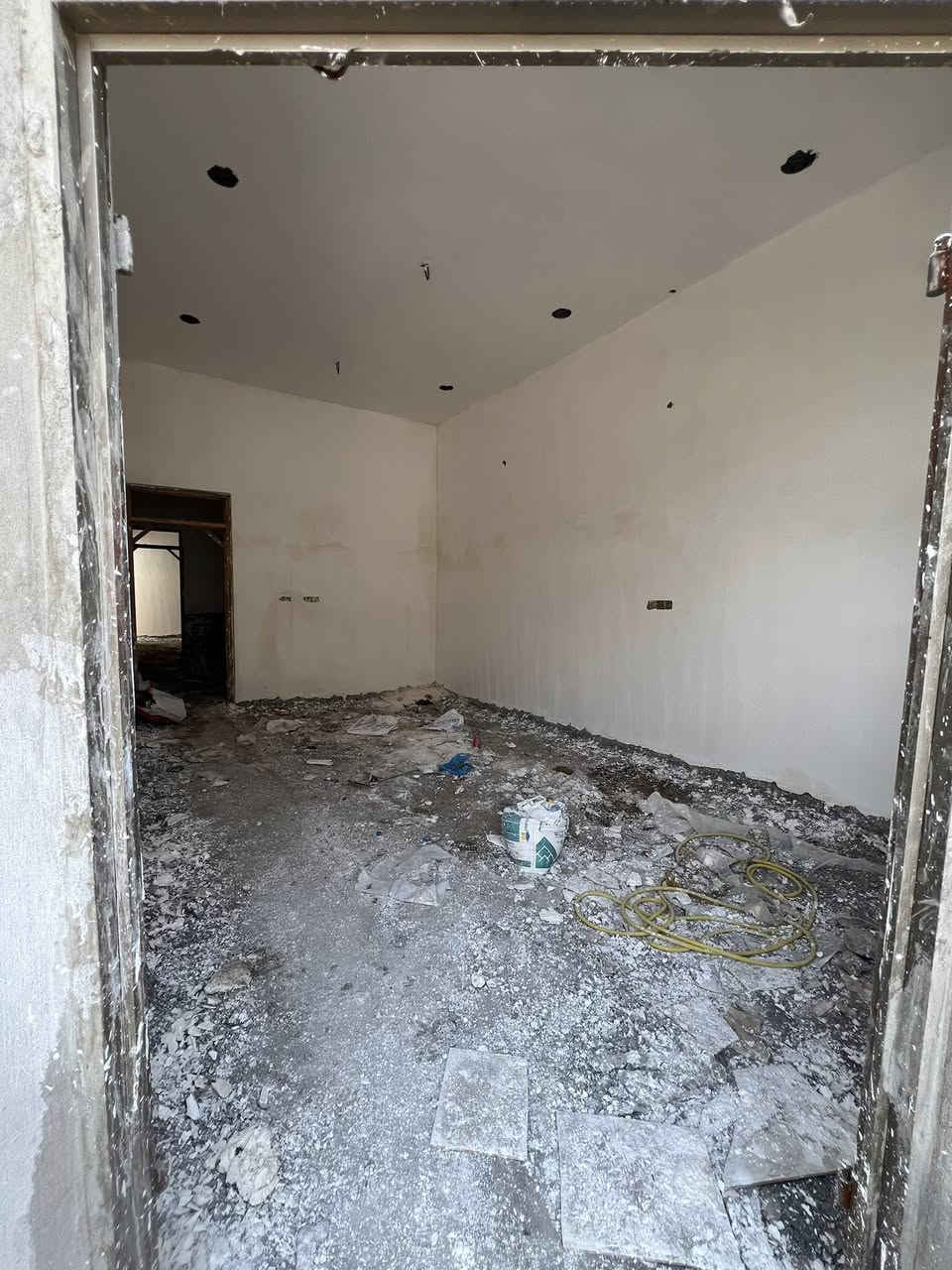 للبيع بيت بمساحة 160 متر مربع، يقع في منطقة راقية وهادئة في أبو الخصيب / البهادربة.
البيت بناء حديث وقيد الإنشاء ، يتبقى حوالي شهر لإكماله، بتصميم جميل ومرتب وواجهة مميزة.

مواصفات المنزل:
 • غرفتان نوم
 • صالة
 • مطبخ
 • ديوانية
 • منور
 • كراج سيارة

السعر: 85 مليون (قابل للتفاوض)

للاستفسار والتواصل:
📞 ***********
