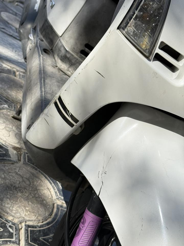 السلام عليكم
دراجه بوليس للبيع الدراجه ما متفوحة والمكينه مكفوله 

مختمه كلها ختم واحد تايرات جدد ويل بلادي بس مصبوغ 

الدراجه جاهزه بس يرادلها باتري ودشبول والدراجه نصبتها حلوه والمكينه ناعمه وكفراتها كلها موضحه بل صور وبيها زنون وكاسحه 

والدراجه حلوه شايله نفسها رايدها 750فقل قفل وهاذه رقمي خابرني وتدلل ***********
